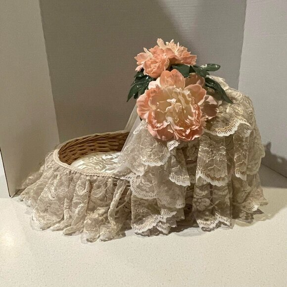 VTG 90s Handmade OAK Shabby Chic Cottagecore Wicker & White Lace Doll Bassinet - Picture 4 of 16